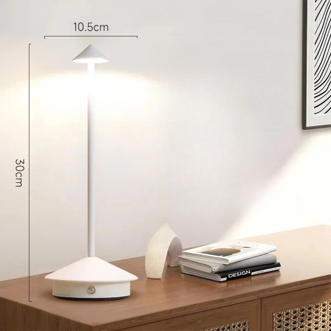 Lámpara de mesa cónica Niraava