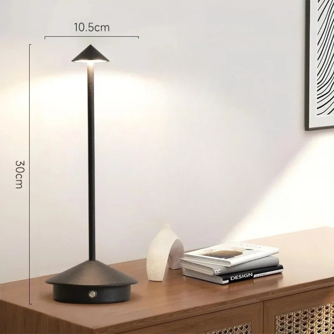 Lámpara de mesa cónica Niraava