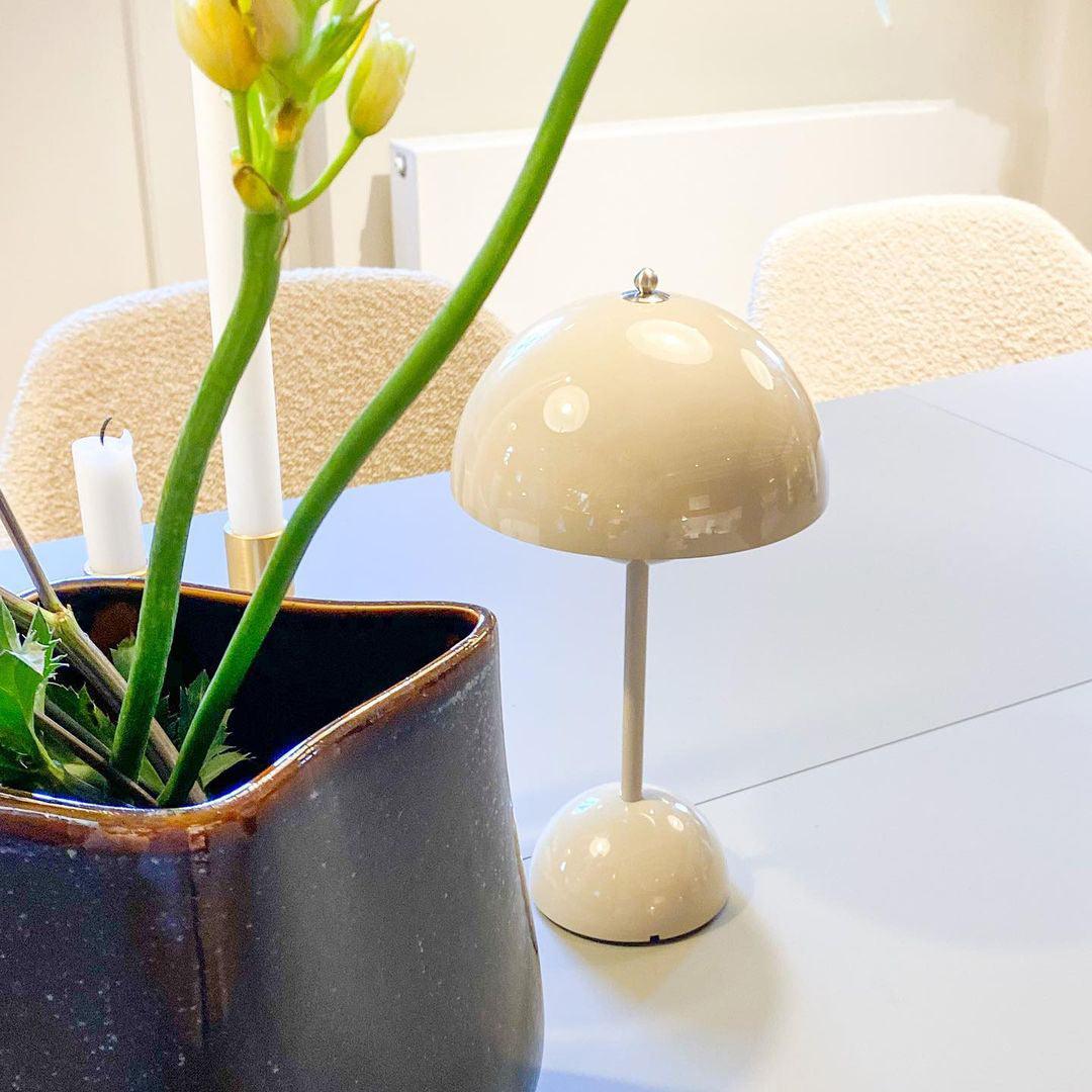 Lámpara de mesa exterior Lirio