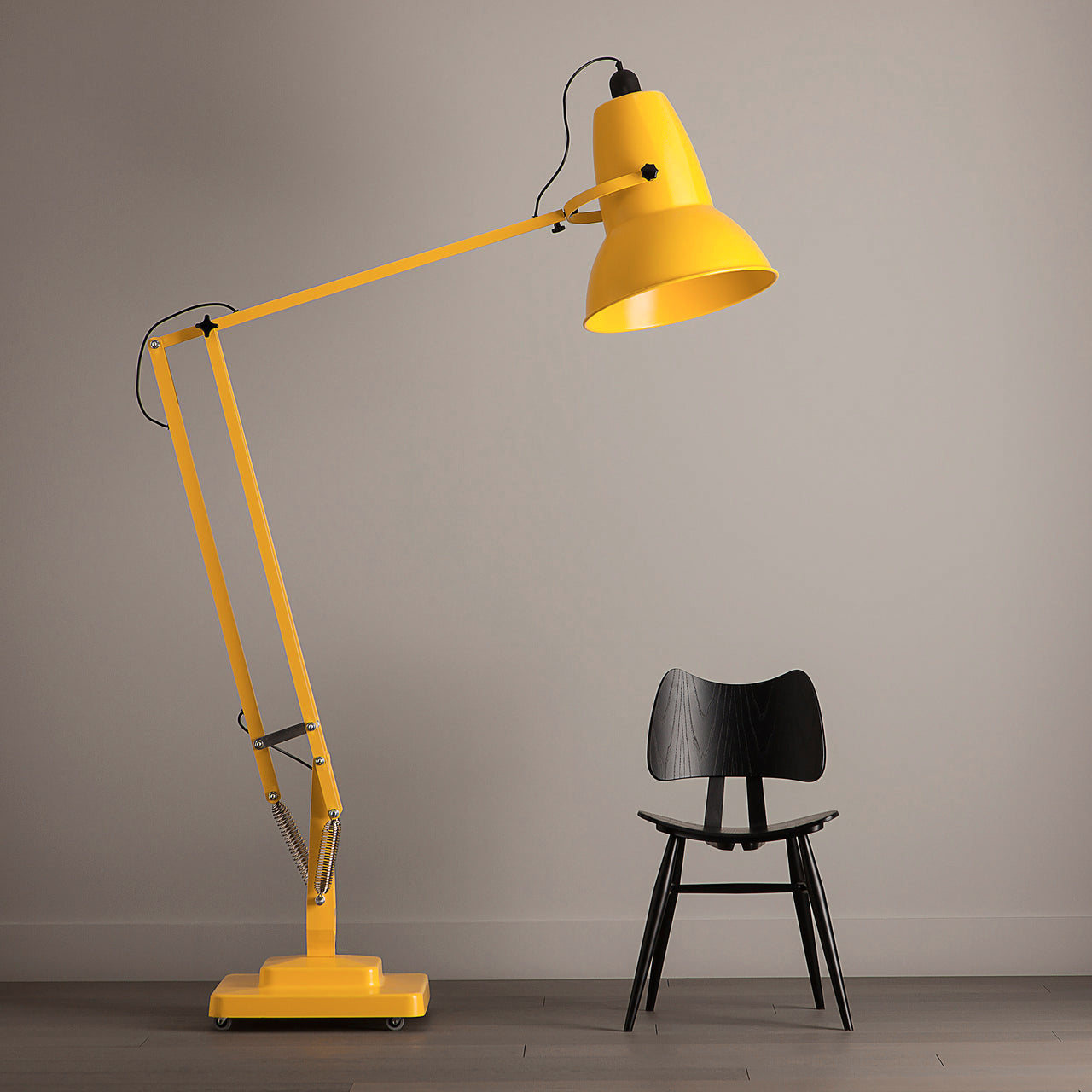 Lámpara de pie Daliaono