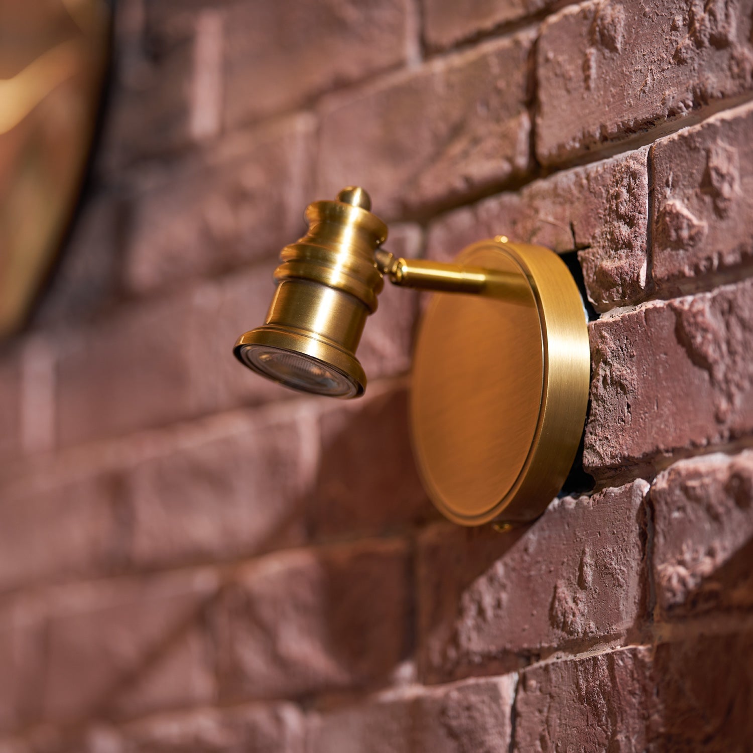 Aplique de pared lineal Moraento