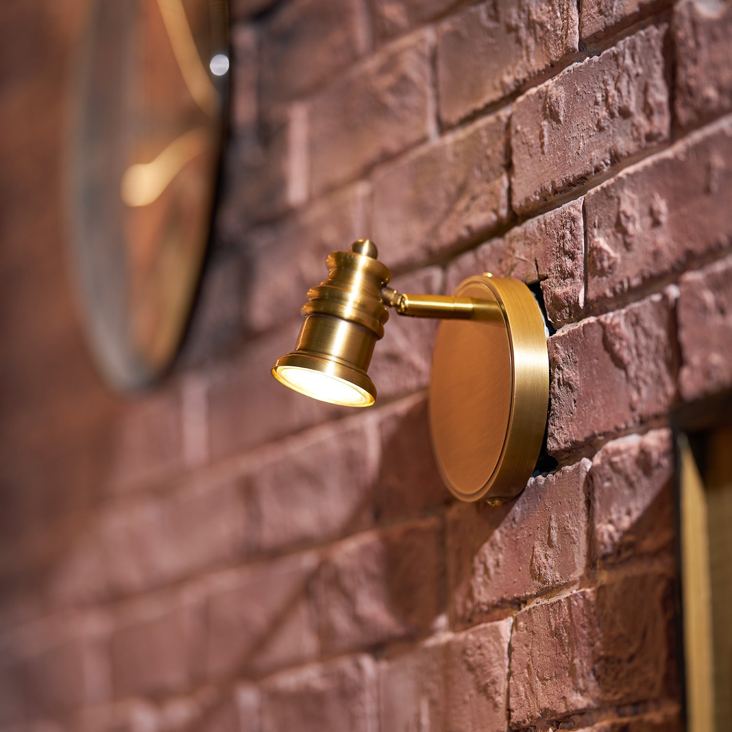 Aplique de pared lineal Moraento