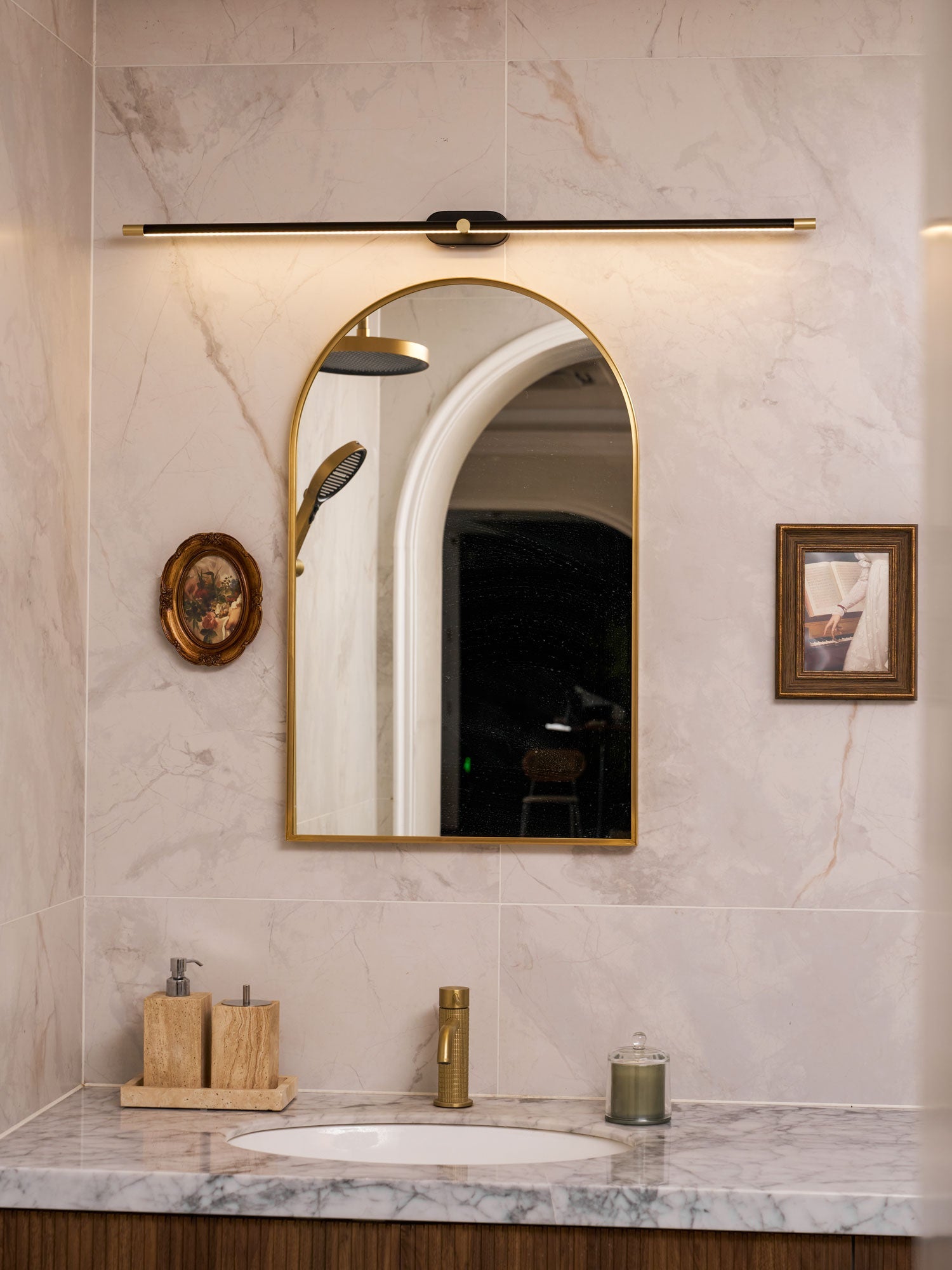 Aplique de pared lineal Coraio