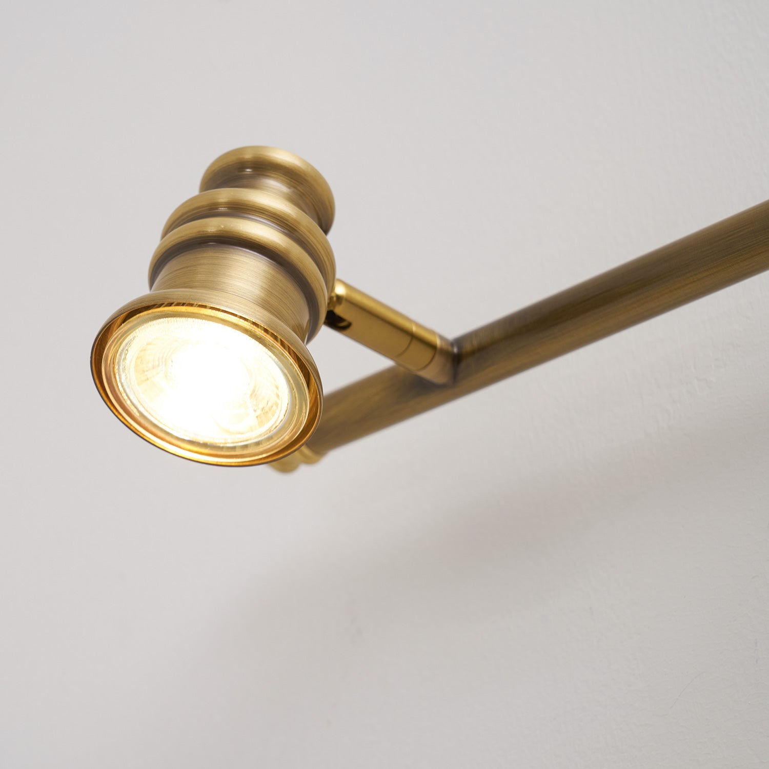 Aplique de pared lineal Moraento