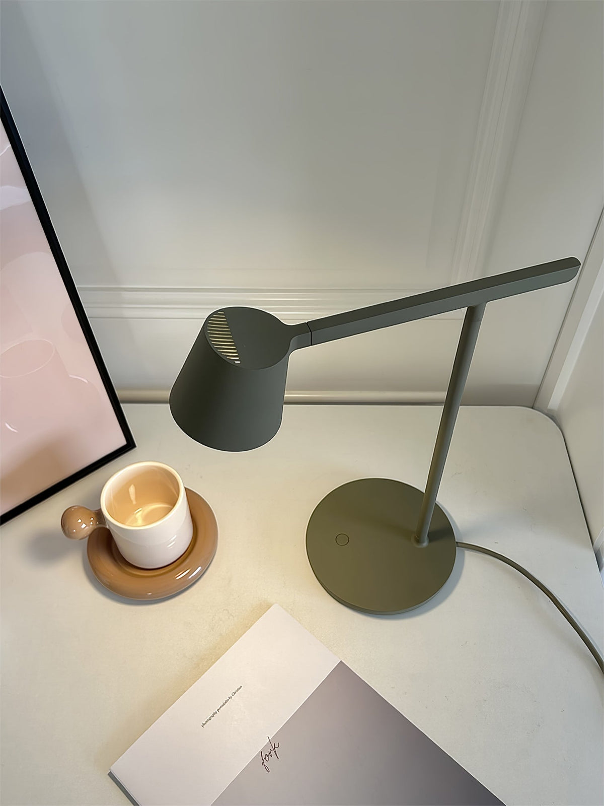 Lámpara de mesa minimalista Mielelo