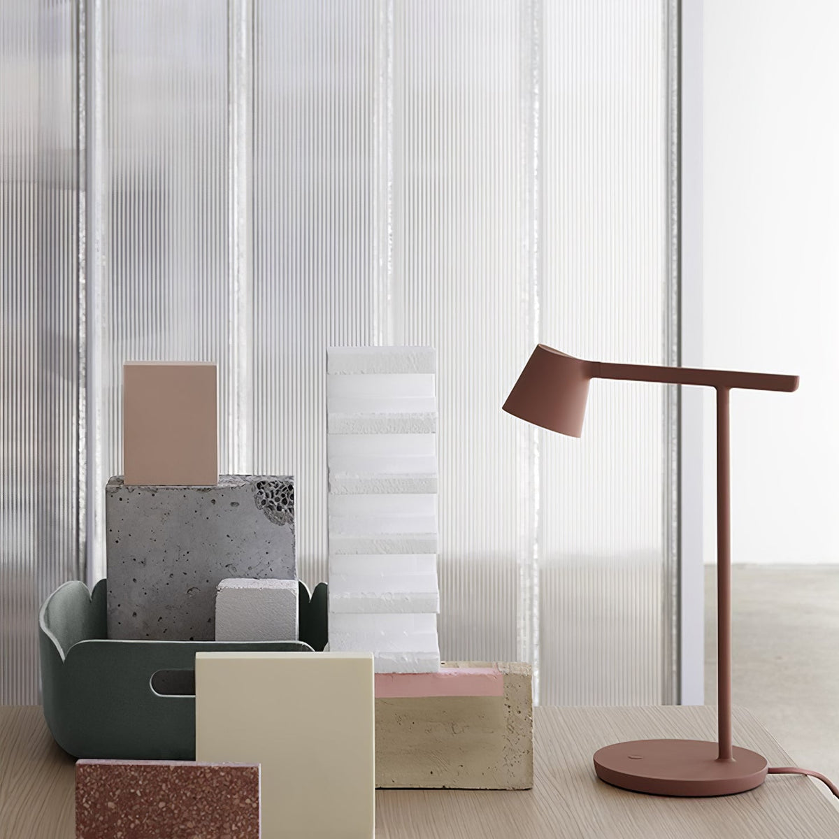 Lámpara de mesa minimalista Mielelo