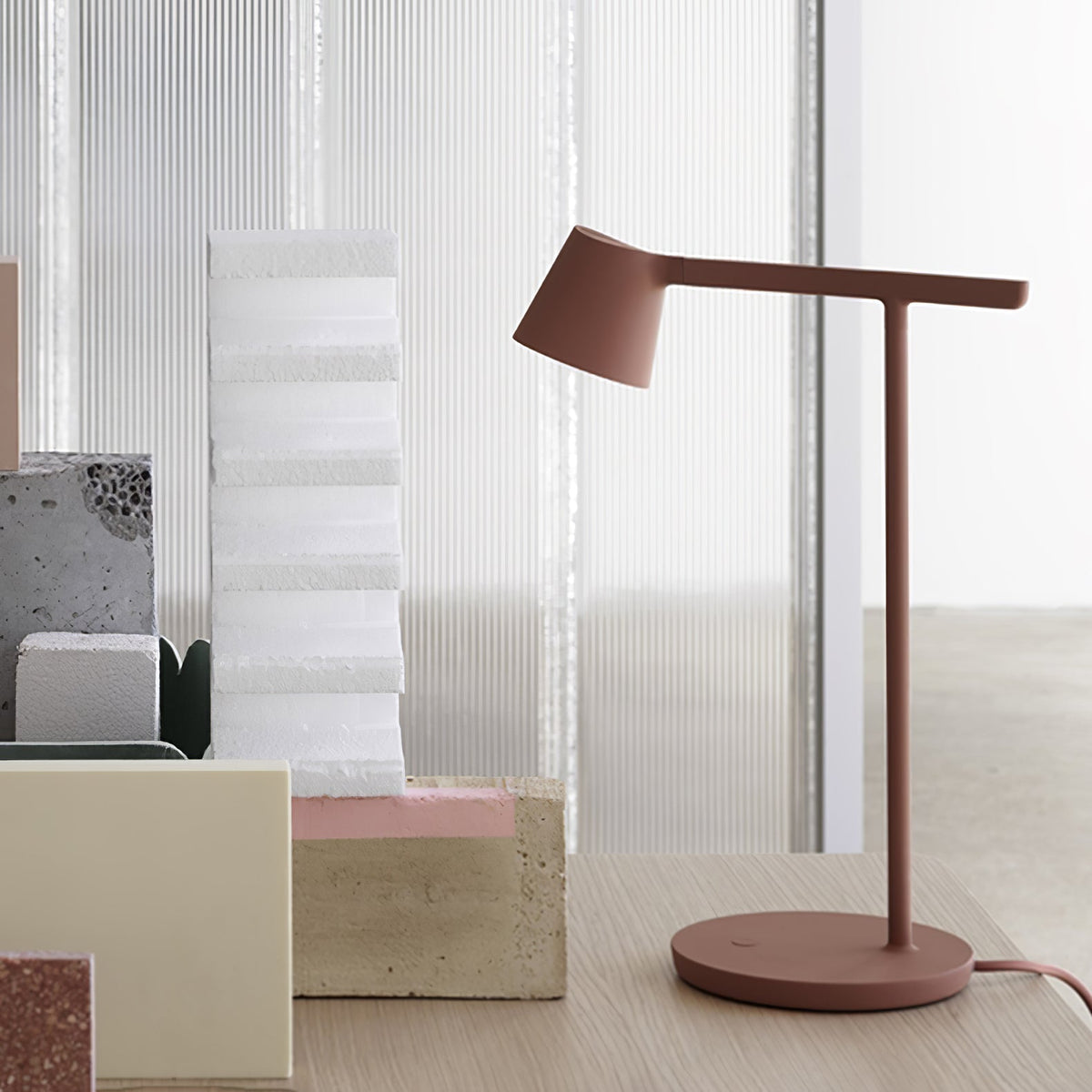 Lámpara de mesa minimalista Mielelo