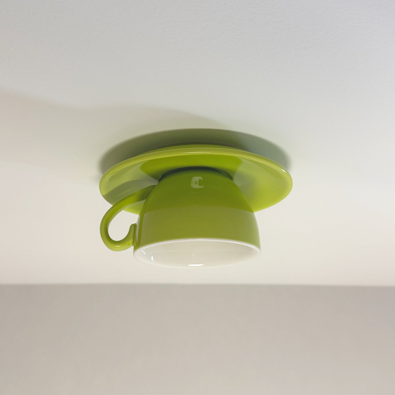 Lámpara de techo Arto con forma de taza de té
