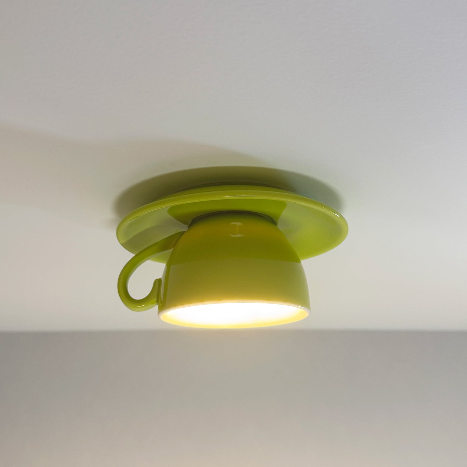 Lámpara de techo Arto con forma de taza de té