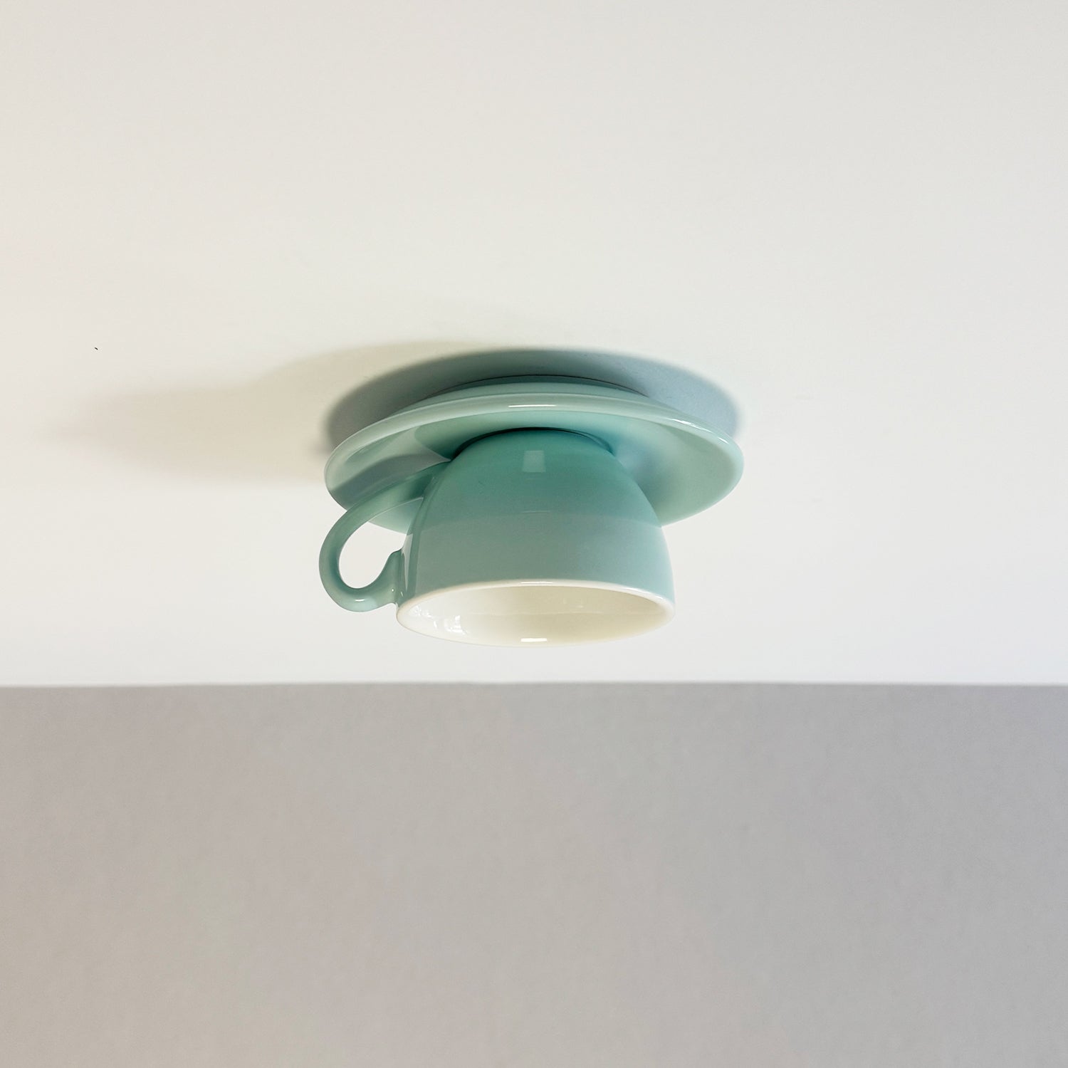 Lámpara de techo Arto con forma de taza de té