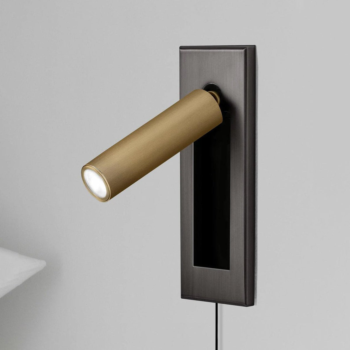 Embedded Bedside Plug-in Sconce – detail 13