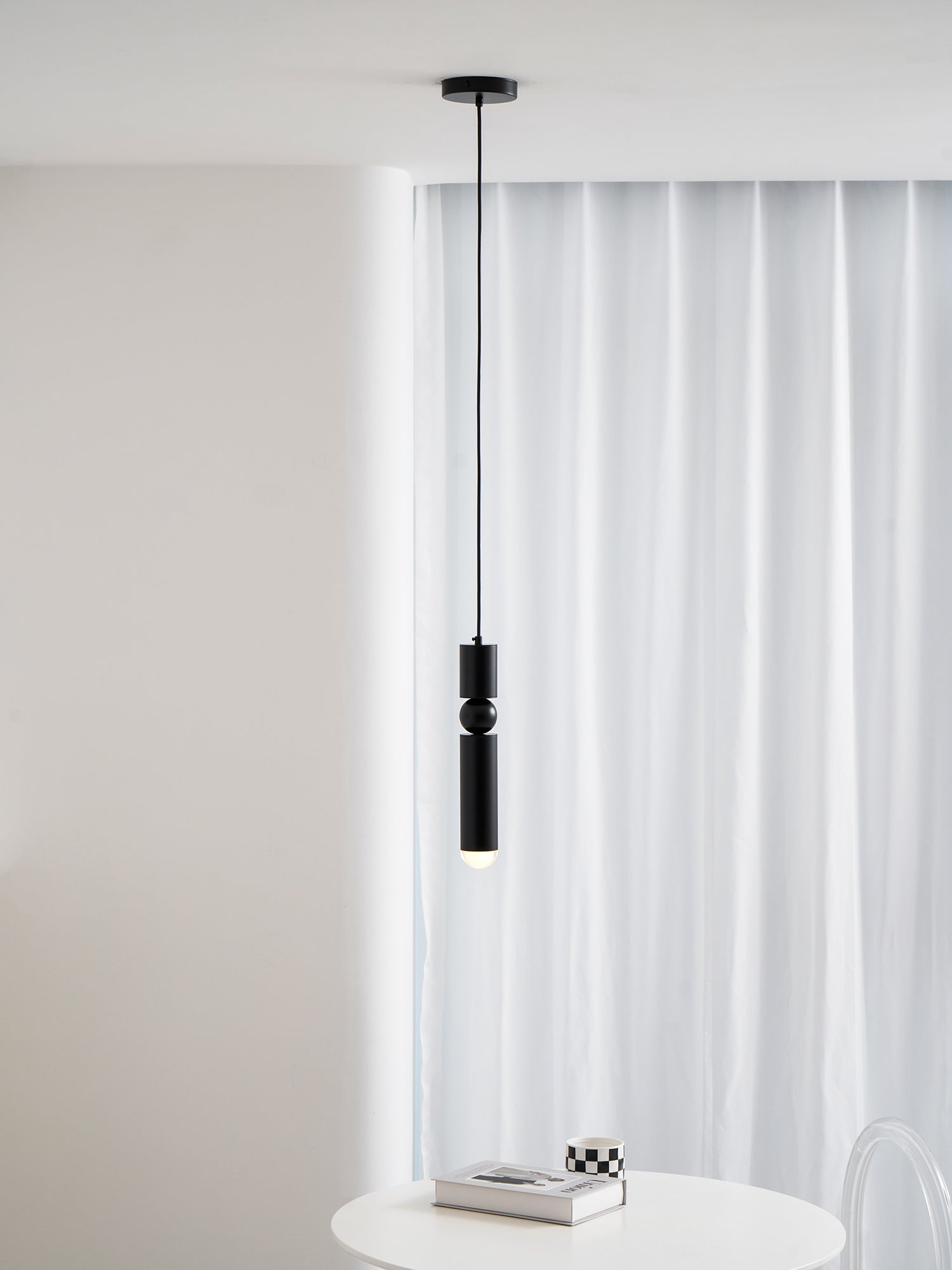 Lámpara colgante tubular Lirioara