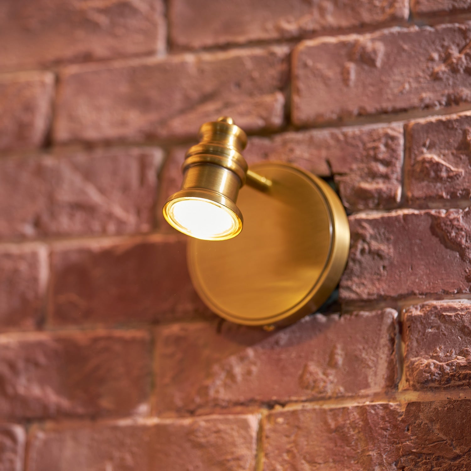 Aplique de pared lineal Moraento