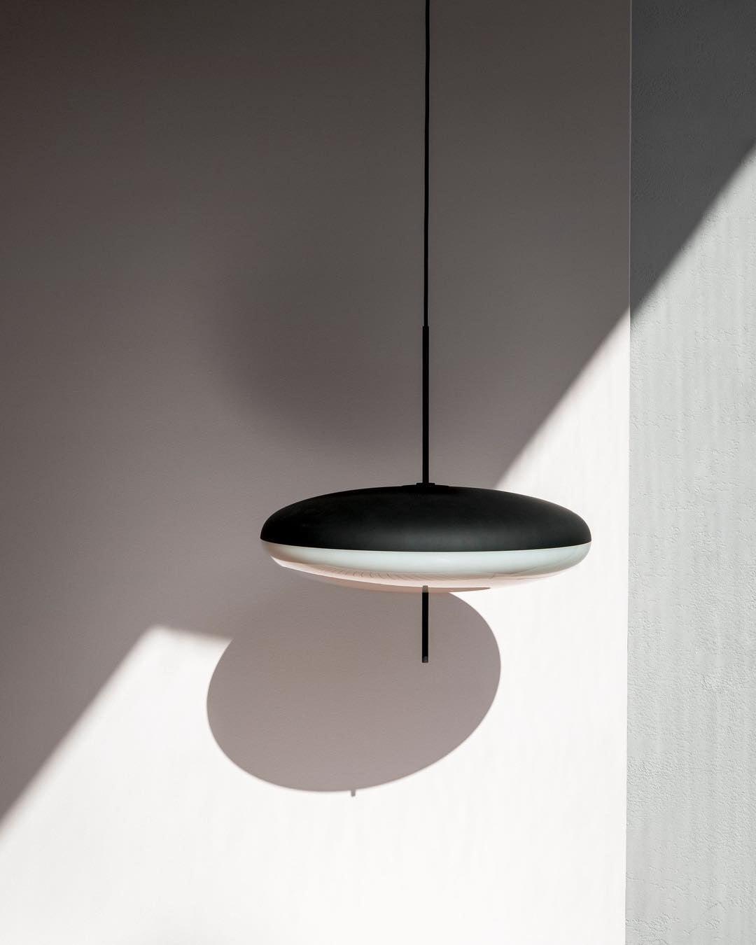 Lámpara colgante minimalista Lirioay