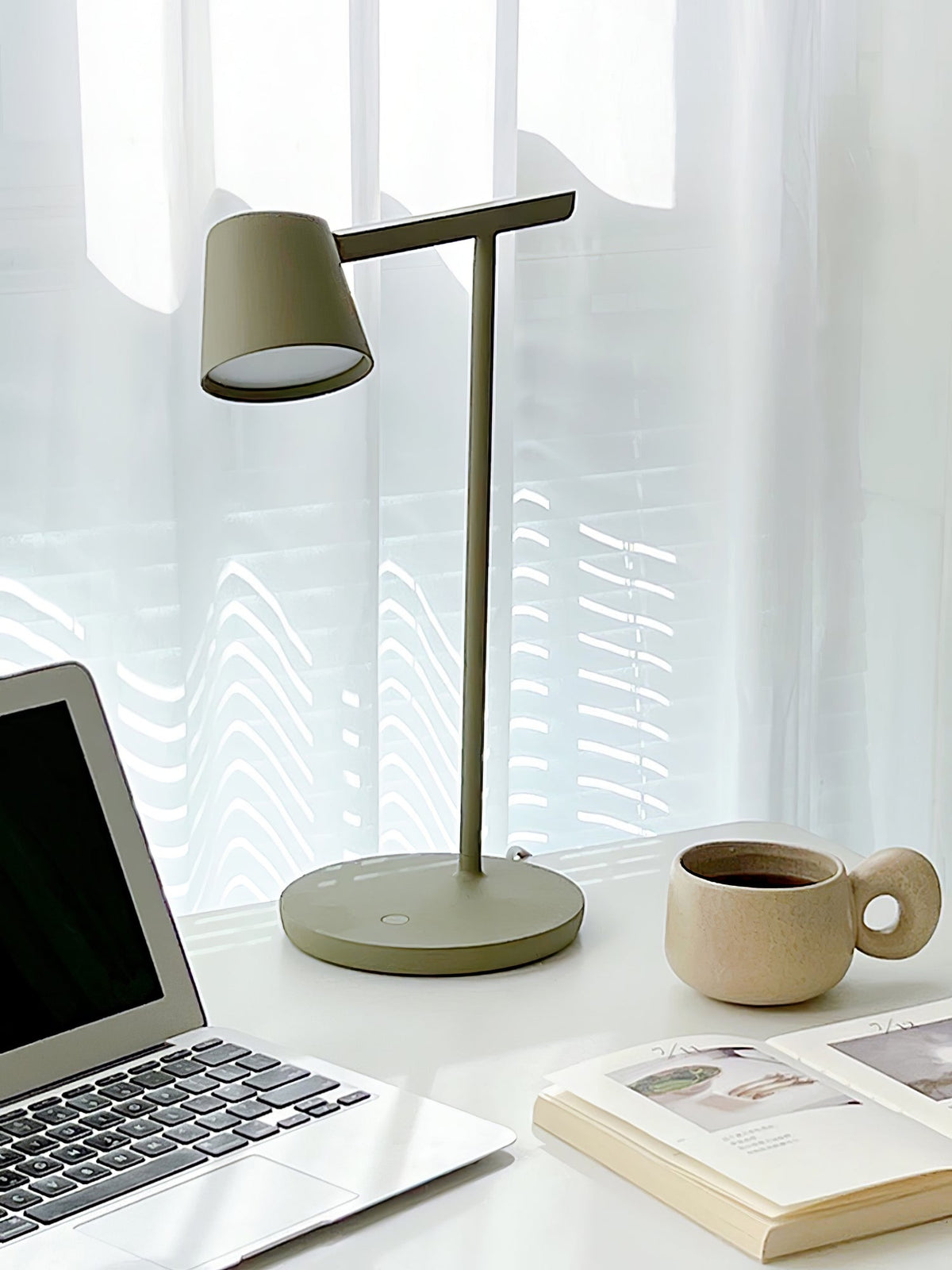 Lámpara de mesa minimalista Mielelo