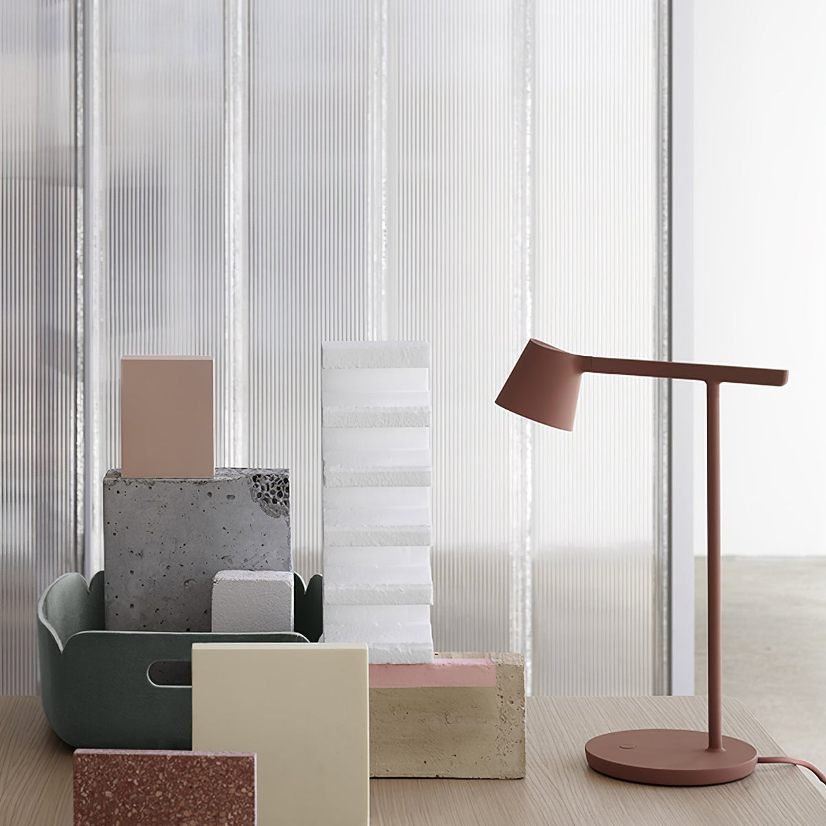 Lámpara de mesa minimalista Mielelo