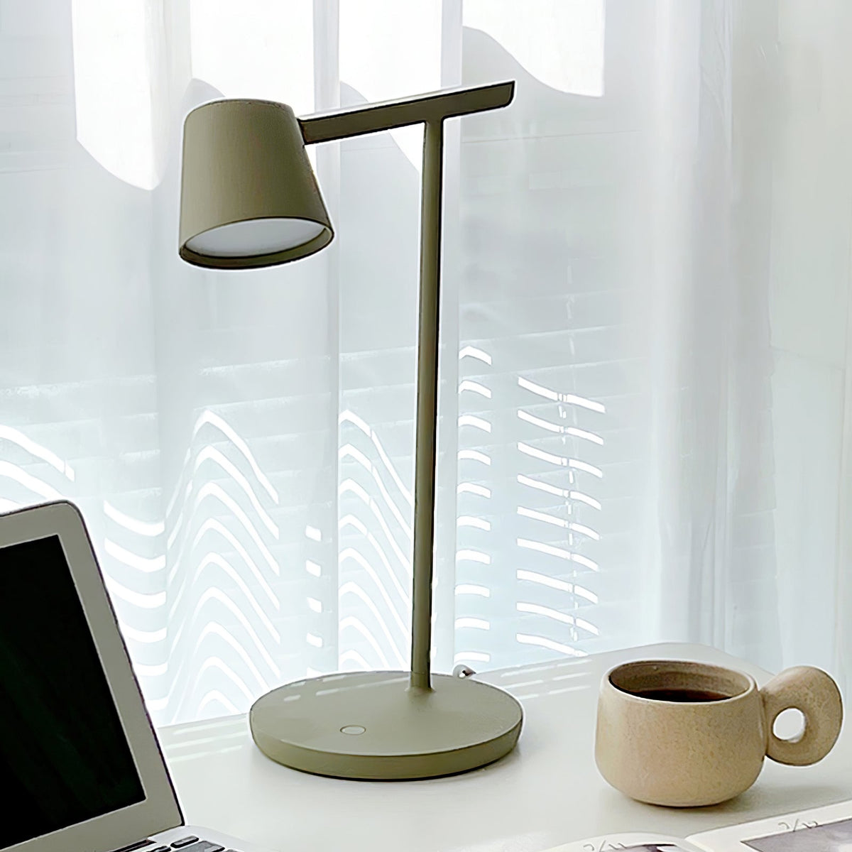 Lámpara de mesa minimalista Mielelo