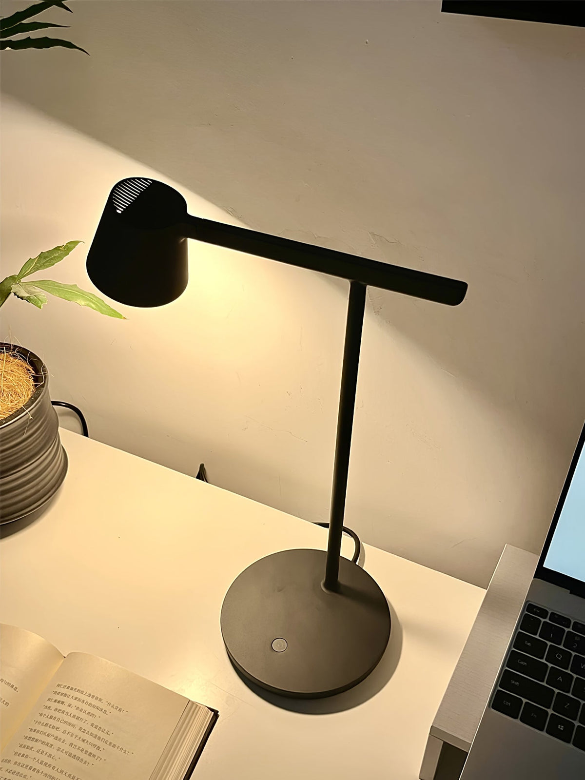 Lámpara de mesa minimalista Mielelo